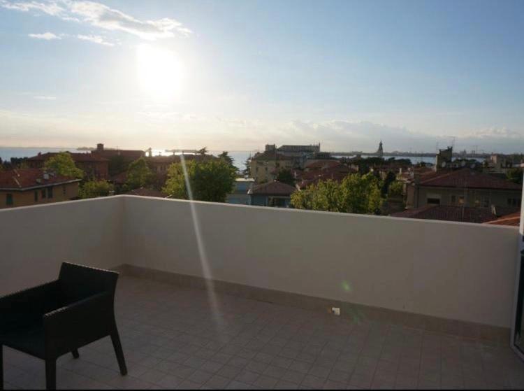 Stylish Penthouse Apartment In Venice Lido, 10 Minutes From Saint Marks Square Lido di Venezia Екстер'єр фото