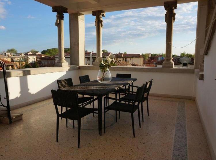 Stylish Penthouse Apartment In Venice Lido, 10 Minutes From Saint Marks Square Lido di Venezia Екстер'єр фото